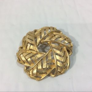 Vintage Celebrity NYC Brooch Pin Gold Tone Pinwheel Reticulated Marked